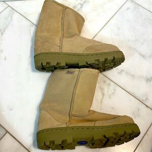 EMU women’s 8 leather suede boots with wool lining warm cozy fall winter midcalf